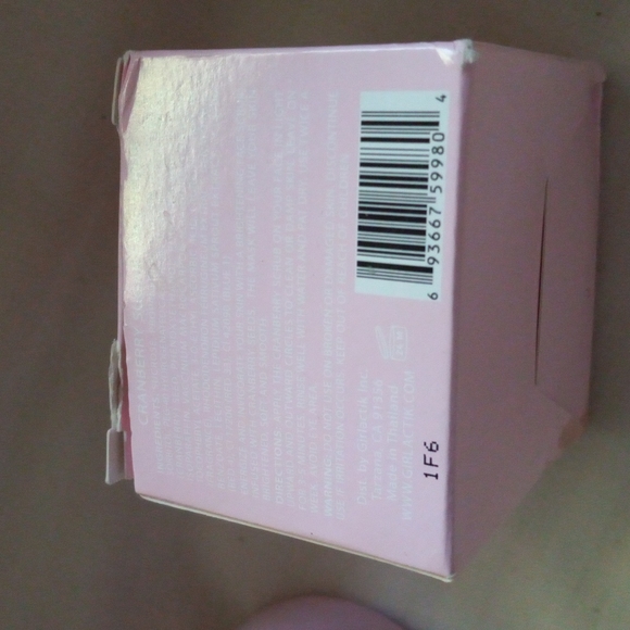 GIRLACTIC CRANBERRY SUGAR FACE SCRUB, new, sealed in box - Picture 2 of 3